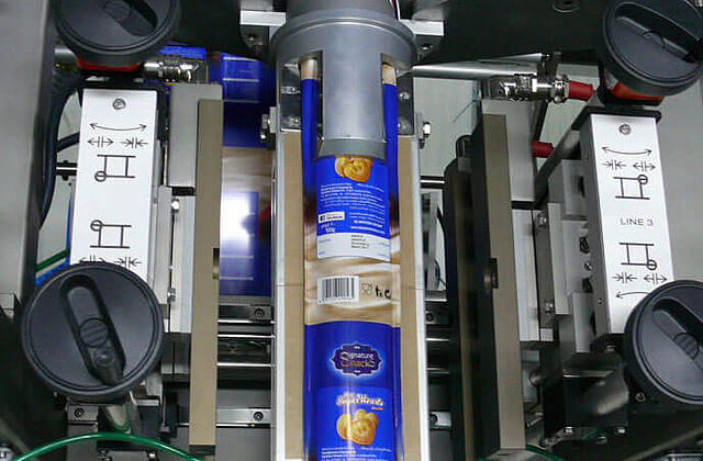 Vertikale Schlauchbeutelmaschine von Hastamat bringt Süßwaren in Verpackung