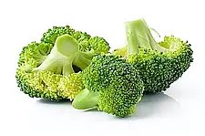 Des produits alimentaires comme le brocoli sont emballés par Hastamat.