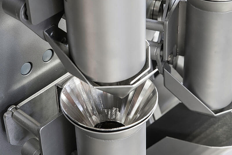 Detailansicht des Wiegebehälters einer Mehrkopfwaage