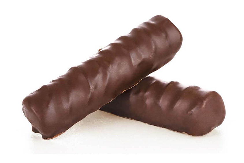 Zwei Schokoladenriegel liegen aufeinander ohne Verpackung