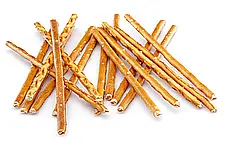 Sticks comme des bâtons de sel sans emballage, superposés les uns sur les autres