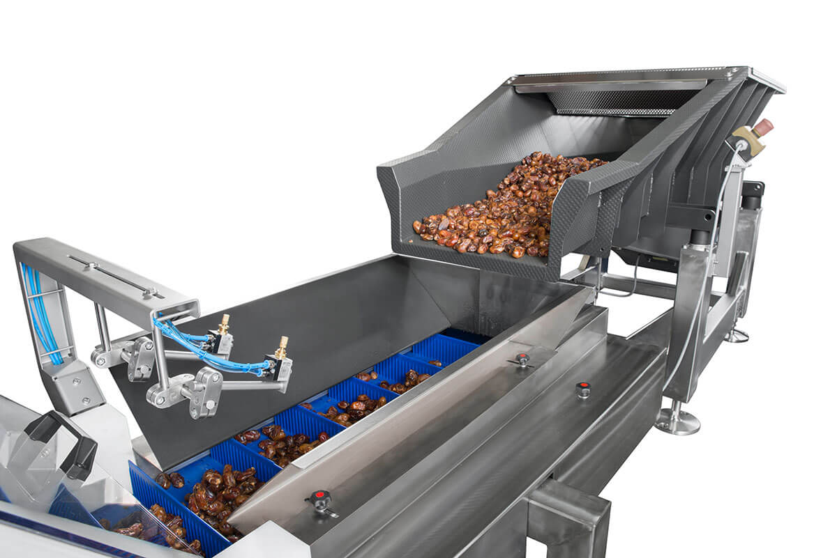 Les produits de petite taille sont transportés dans le système d'alimentation et de distribution.
